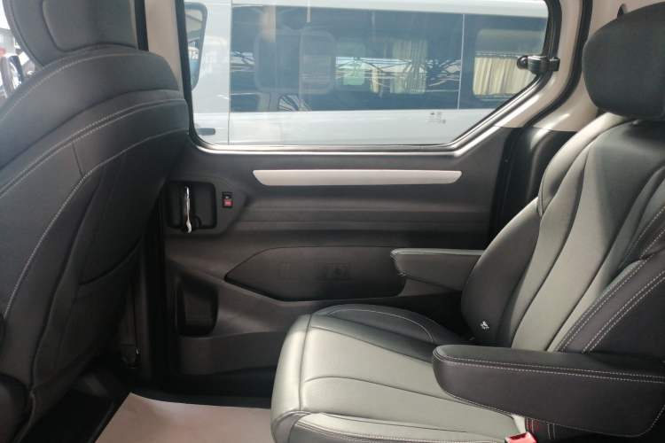 Used SAIC MAXUS G20 2023 Facelifted ES 2.0T Gasoline Automatic Value Edition Interior 8