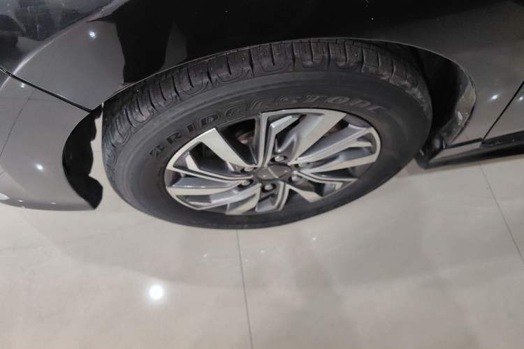 Used SAIC MAXUS G20 2021 PLUS 2.0T Gasoline Automatic Luxury Edition Left Front Wheel Hub