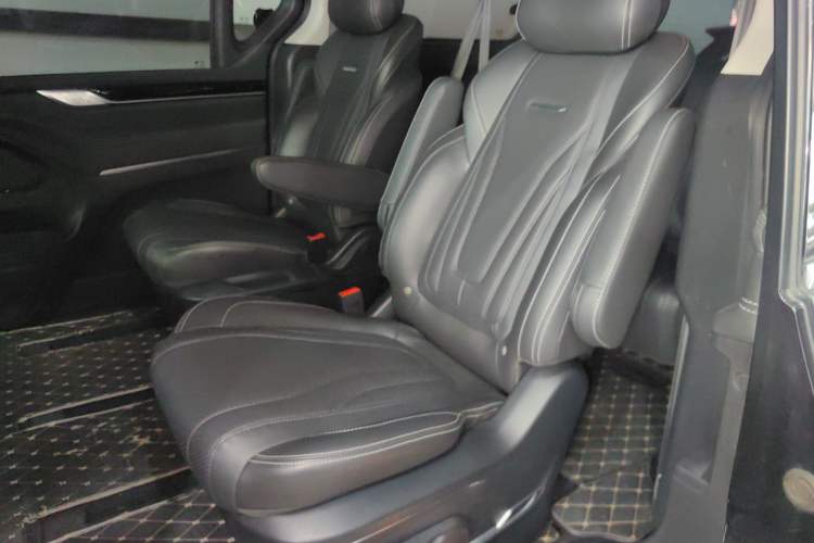 Used SAIC MAXUS G20 2021 PLUS 2.0T Gasoline Automatic Luxury Edition Left Rear Seat