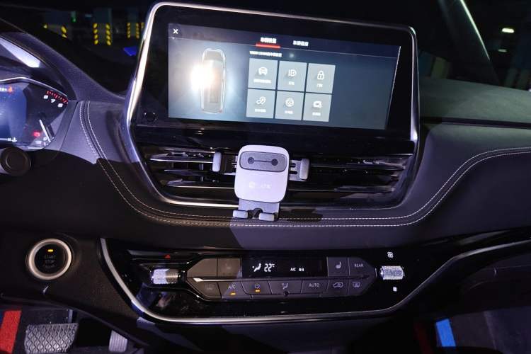 Used SAIC MAXUS G20 2019 First Edition 2.0T Automatic Luxury Executive Version China V Standard Audio And AC Panel