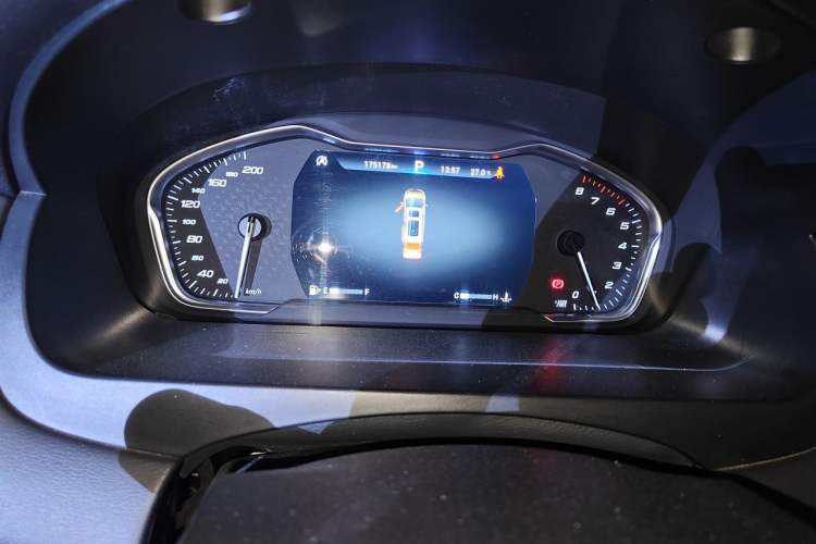 Used SAIC MAXUS G20 2019 First Edition 2.0T Automatic Luxury Executive Version China V Standard Instrument Cluster