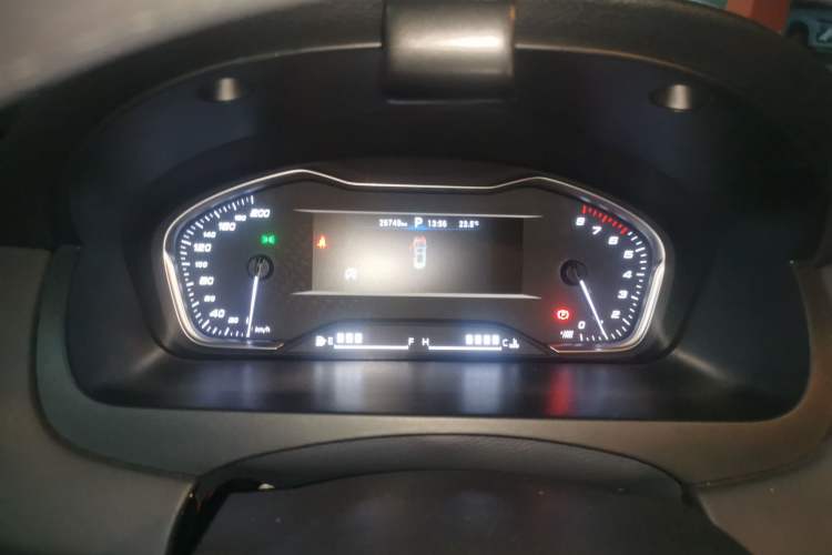 Used SAIC MAXUS G20 2019 First Edition 2.0T Automatic Luxury Version China V Standard Instrument Cluster