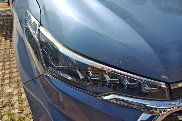 Used SAIC MAXUS G20 2019 First Edition 2.0T Automatic ZhiZun Version China V Standard Right Front Headlight