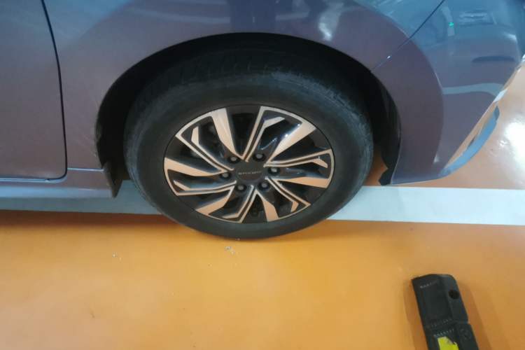Used SAIC MAXUS G20 2019 First Edition 2.0T Automatic Luxury Version China V Standard Right Front Wheel Hub