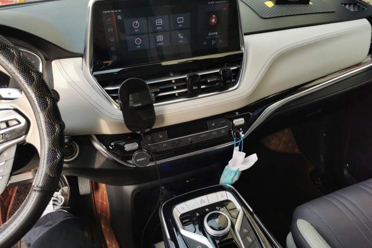 Used SAIC MAXUS G20 2019 First Edition 2.0T Automatic ZhiZun Version China V Standard Audio And AC Panel
