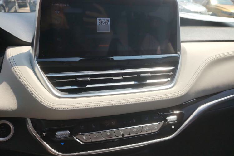 Used SAIC MAXUS G20 2019 First Edition 2.0T Automatic ZhiZun Version China V Standard Audio And AC Panel