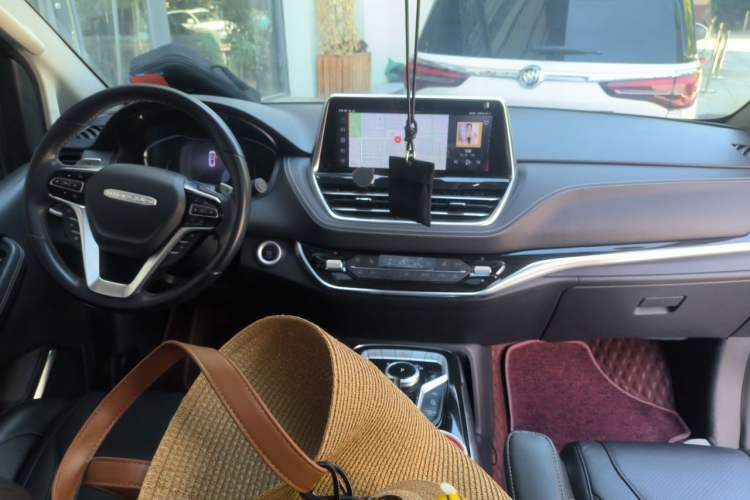 Used SAIC MAXUS G20 2019 First Edition 2.0T Automatic Luxury Version China V Standard Center Console