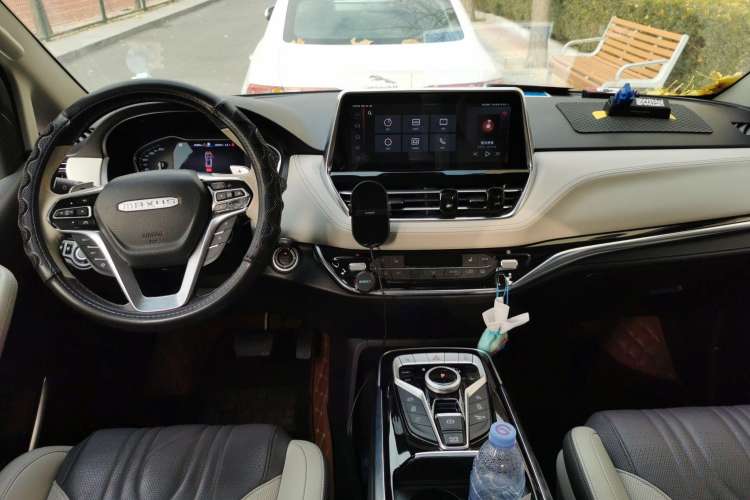 Used SAIC MAXUS G20 2019 First Edition 2.0T Automatic ZhiZun Version China V Standard Center Console