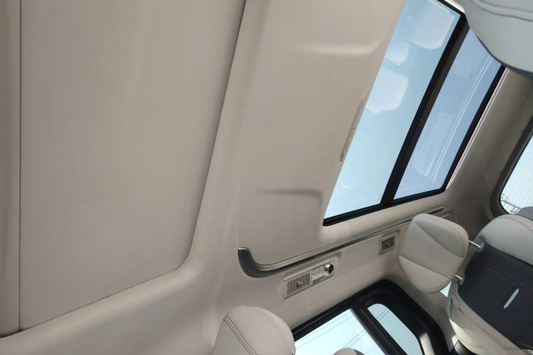 Used SAIC MAXUS G20 2019 First Edition 2.0T Automatic ZhiZun Version China V Standard Engine Bay