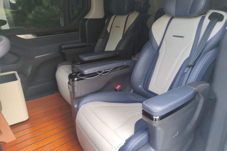 Used SAIC MAXUS G20 2019 First Edition 2.0T Automatic ZhiZun Version China V Standard Left Rear Seat