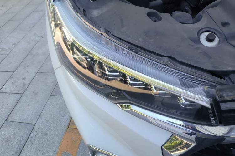 Used SAIC MAXUS G20 2019 First Edition 2.0T Automatic Luxury Version China V Standard Right Front Headlight
