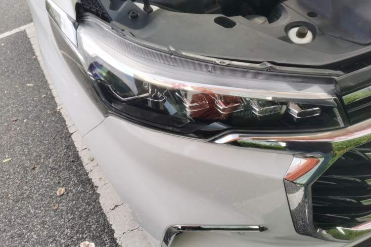 Used SAIC MAXUS G20 2019 First Edition 2.0T Automatic ZhiZun Version China V Standard Right Front Headlight