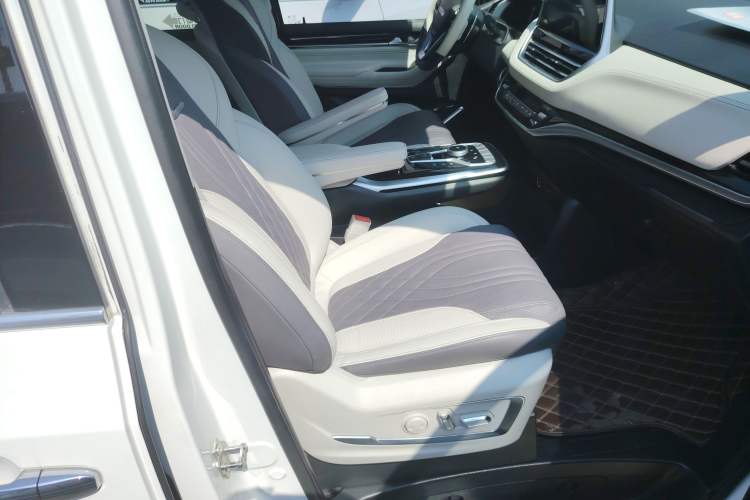 Used SAIC MAXUS G20 2019 First Edition 2.0T Automatic ZhiZun Version China V Standard Right Front Seat