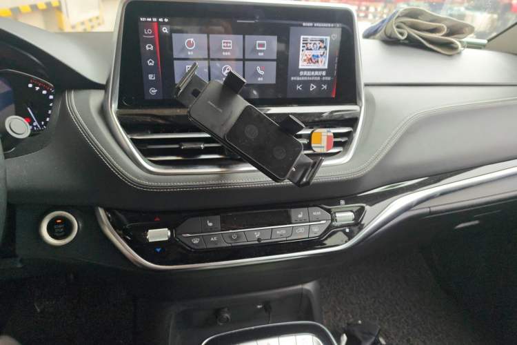 Used SAIC MAXUS G20 2020 2.0T Gasoline Automatic Luxury Executive Edition Audio And AC Panel