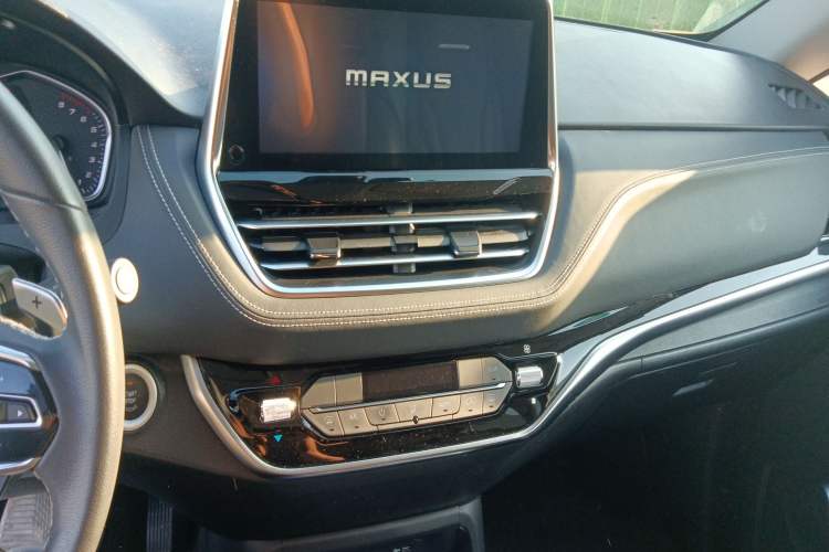 Used SAIC MAXUS G20 2020 2.0T Gasoline Automatic Luxury Edition Audio And AC Panel