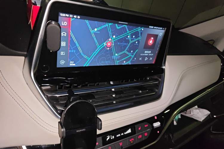 Used SAIC MAXUS G20 2020 2.0T Gasoline Automatic ZhiZun Edition Audio And AC Panel