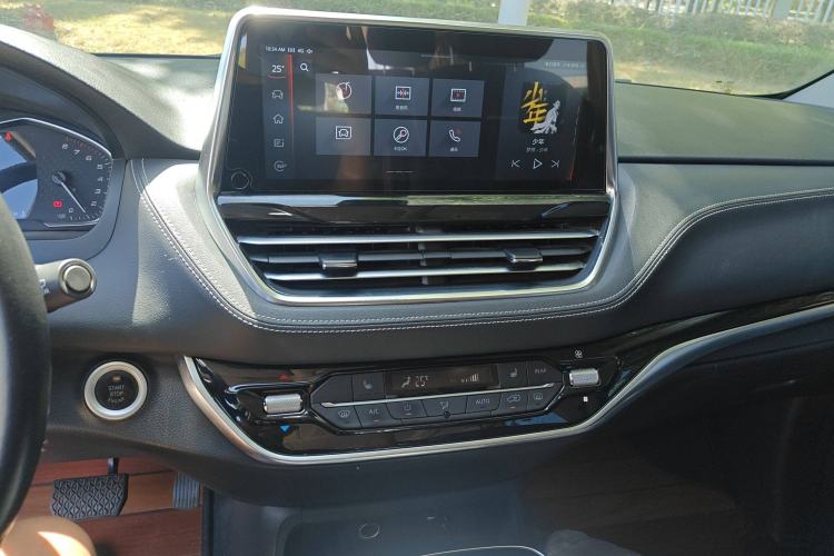 Used SAIC MAXUS G20 2020 2.0T Gasoline Automatic Prestige Executive Version Audio And AC Panel