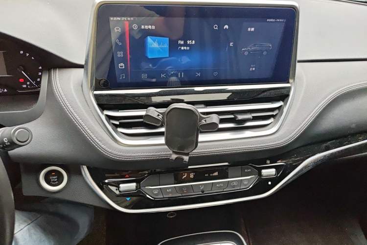 Used SAIC MAXUS G20 2020 2.0T Gasoline Automatic Luxury Edition Audio And AC Panel