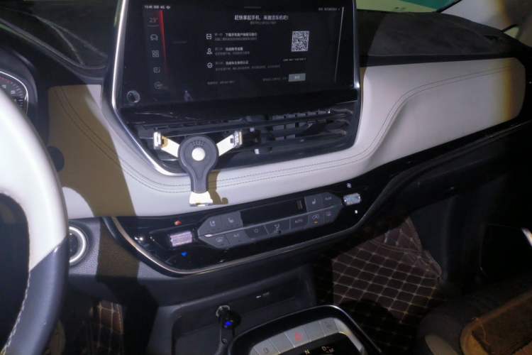 Used SAIC MAXUS G20 2020 2.0T Gasoline Automatic ZhiZun Edition Audio And AC Panel