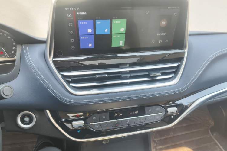 Used SAIC MAXUS G20 2020 2.0T Gasoline Automatic ZhiZun Edition Audio And AC Panel