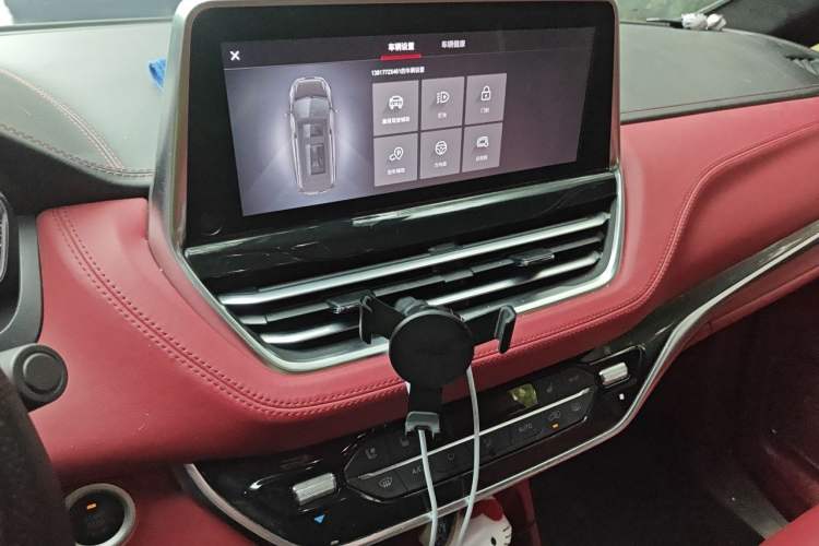 Used SAIC MAXUS G20 2020 2.0T Gasoline Automatic Flagship Edition Audio And AC Panel