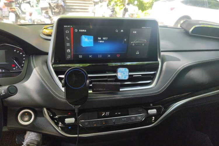 Used SAIC MAXUS G20 2020 2.0T Gasoline Automatic Luxury Edition Audio And AC Panel