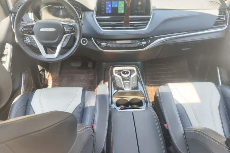 Used SAIC MAXUS G20 2020 2.0T Gasoline Automatic ZhiZun Edition Center Console