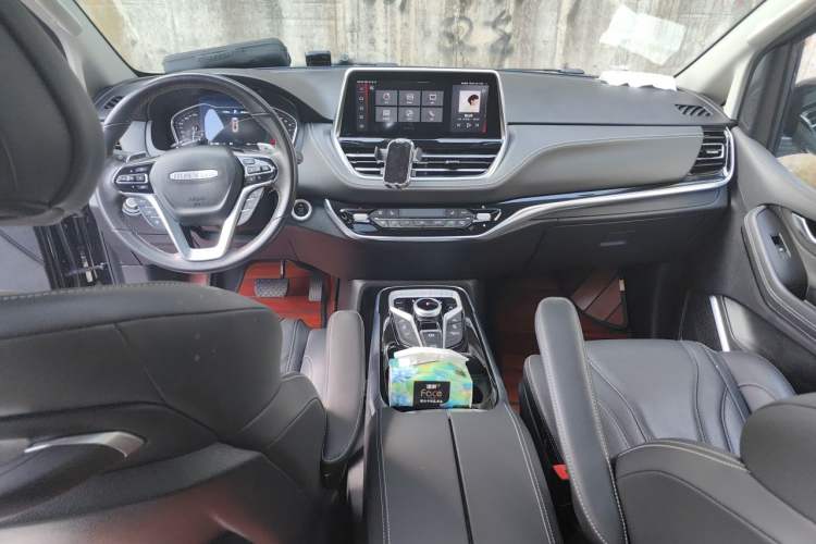 Used SAIC MAXUS G20 2020 2.0T Gasoline Automatic ZhiZun Edition Center Console