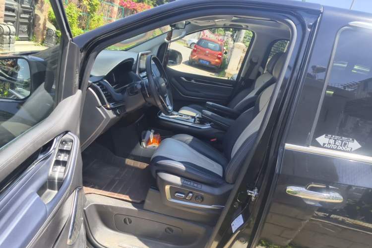 Used SAIC MAXUS G20 2020 2.0T Gasoline Automatic ZhiZun Edition Driver Seat