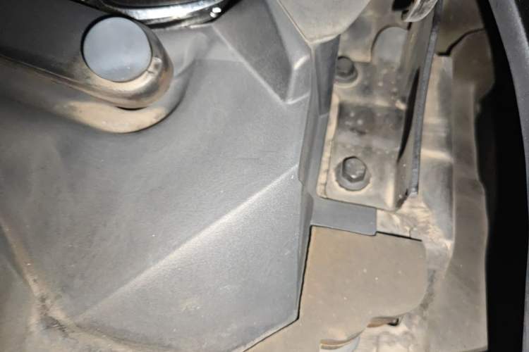 Used SAIC MAXUS G20 2020 2.0T Gasoline Automatic ZhiZun Edition Engine Bay Left