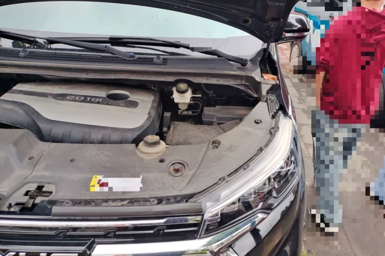 Used SAIC MAXUS G20 2020 2.0T Gasoline Automatic ZhiZun Edition Engine Bay Left