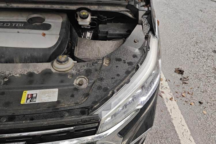 Used SAIC MAXUS G20 2020 2.0T Gasoline Automatic Flagship Edition Engine Bay Left