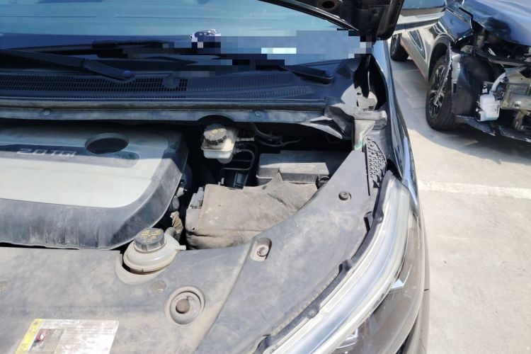 Used SAIC MAXUS G20 2020 2.0T Gasoline Automatic ZhiZun Edition Engine Bay Left