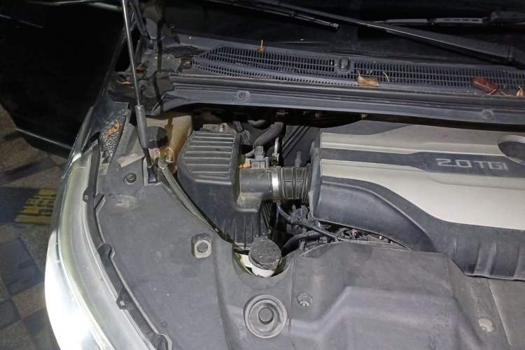 Used SAIC MAXUS G20 2020 2.0T Gasoline Automatic Luxury Edition Engine Bay Right