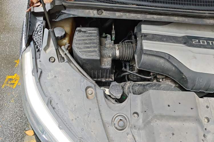 Used SAIC MAXUS G20 2020 2.0T Gasoline Automatic Luxury Edition Engine Bay Right