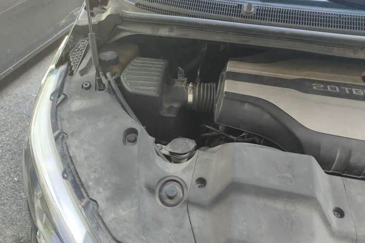 Used SAIC MAXUS G20 2020 2.0T Gasoline Automatic ZhiZun Edition Engine Bay Right