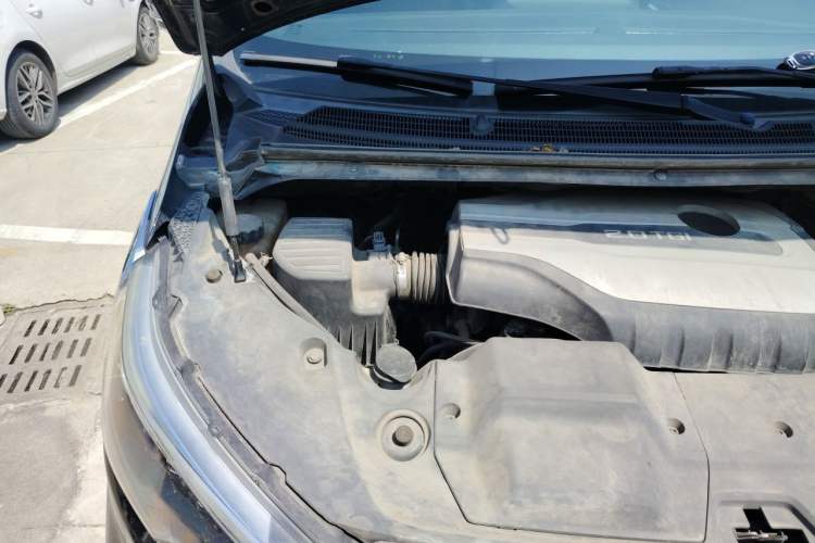 Used SAIC MAXUS G20 2020 2.0T Gasoline Automatic ZhiZun Edition Engine Bay Right