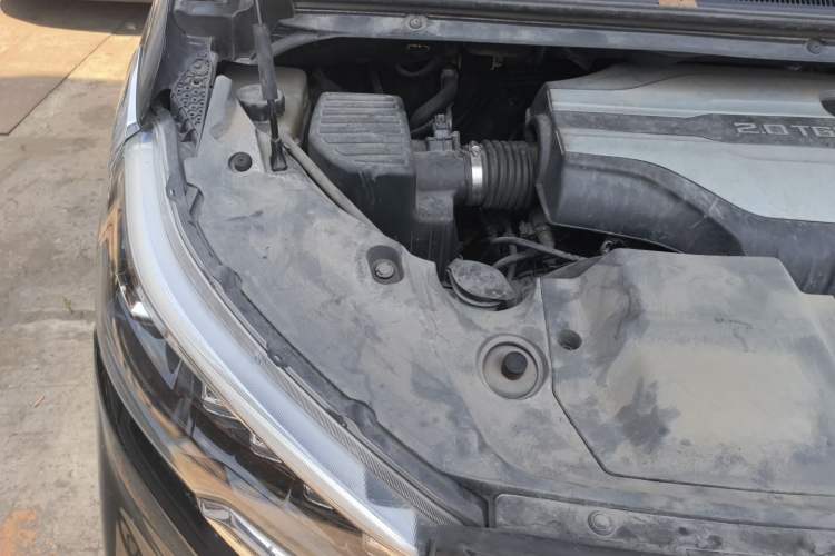 Used SAIC MAXUS G20 2020 2.0T Gasoline Automatic Prestige Executive Version Engine Bay Right