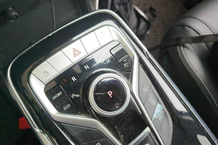 Used SAIC MAXUS G20 2020 2.0T Gasoline Automatic Luxury Executive Edition Gear Lever