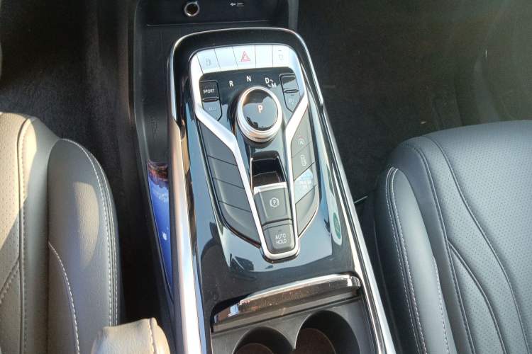 Used SAIC MAXUS G20 2020 2.0T Gasoline Automatic Luxury Edition Gear Lever