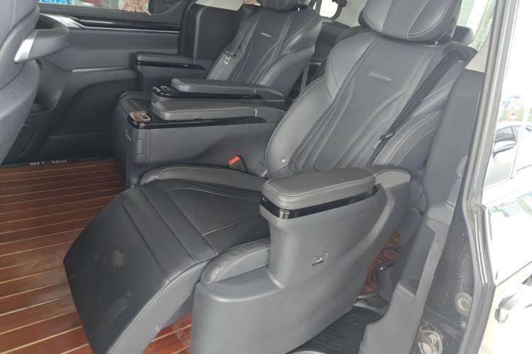 Used SAIC MAXUS G20 2020 2.0T Gasoline Automatic ZhiZun Edition Interior 1