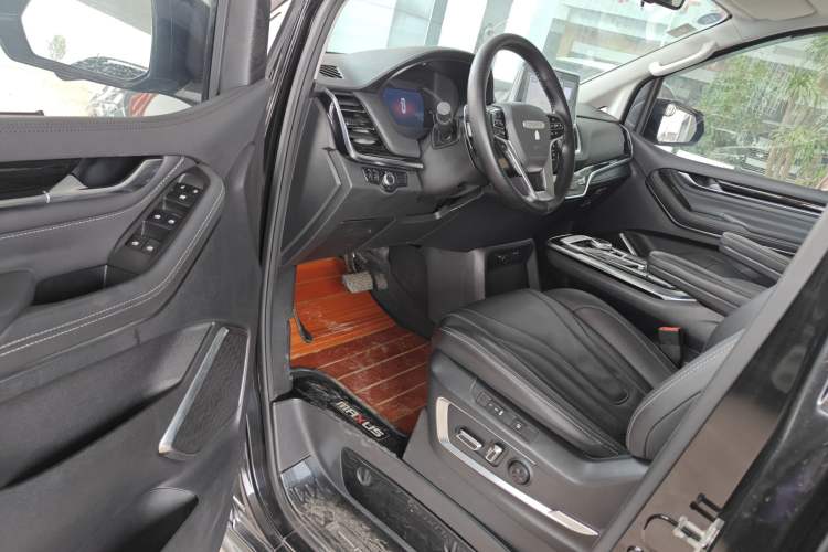 Used SAIC MAXUS G20 2020 2.0T Gasoline Automatic ZhiZun Edition Interior 2
