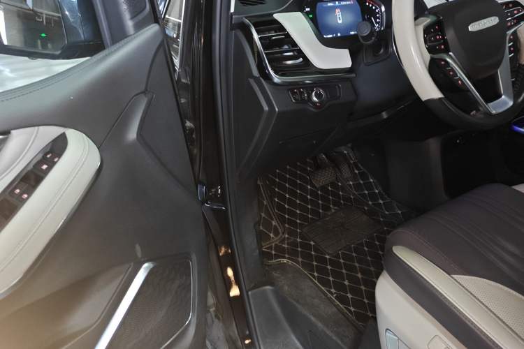 Used SAIC MAXUS G20 2020 2.0T Gasoline Automatic ZhiZun Edition Interior 3