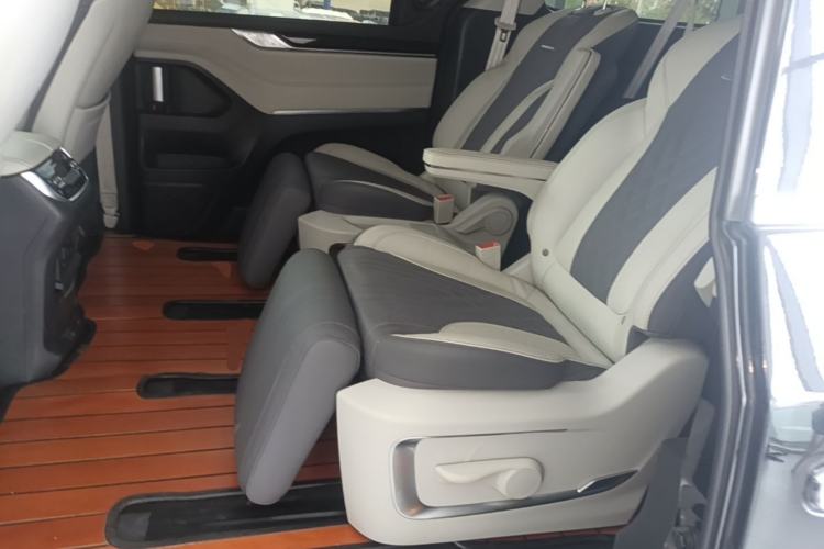 Used SAIC MAXUS G20 2020 2.0T Gasoline Automatic Luxury Executive Edition Interior 4