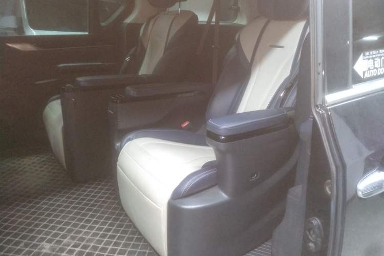 Used SAIC MAXUS G20 2020 2.0T Gasoline Automatic ZhiZun Edition Interior 4