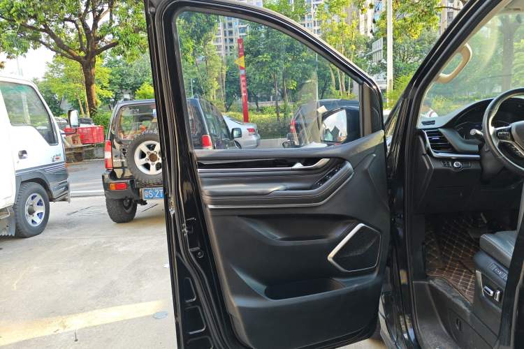 Used SAIC MAXUS G20 2020 2.0T Gasoline Automatic ZhiZun Edition Left Front Door Interior