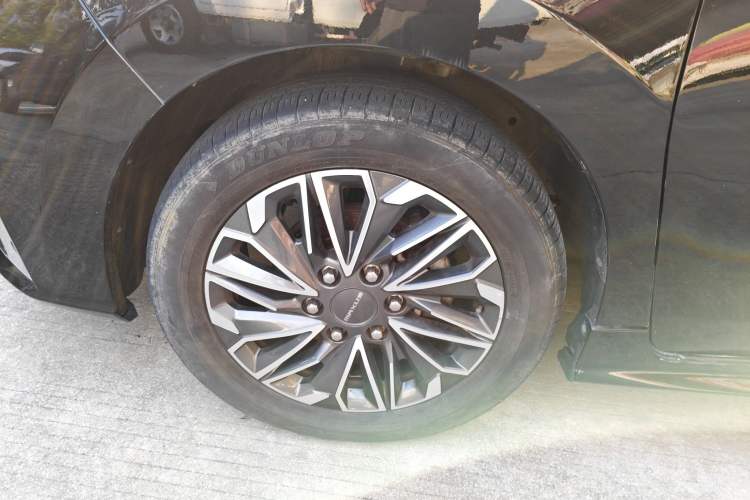 Used SAIC MAXUS G20 2020 2.0T Gasoline Automatic ZhiZun Edition Left Front Wheel Hub