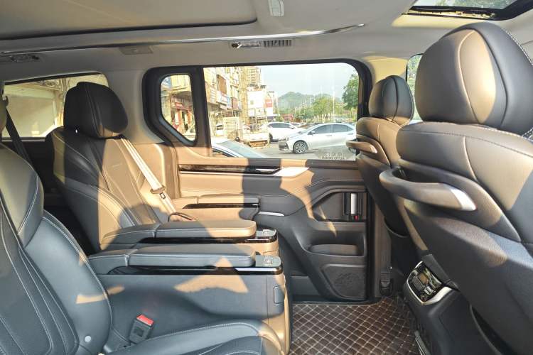 Used SAIC MAXUS G20 2020 2.0T Gasoline Automatic ZhiZun Edition Left Rear Door Interior