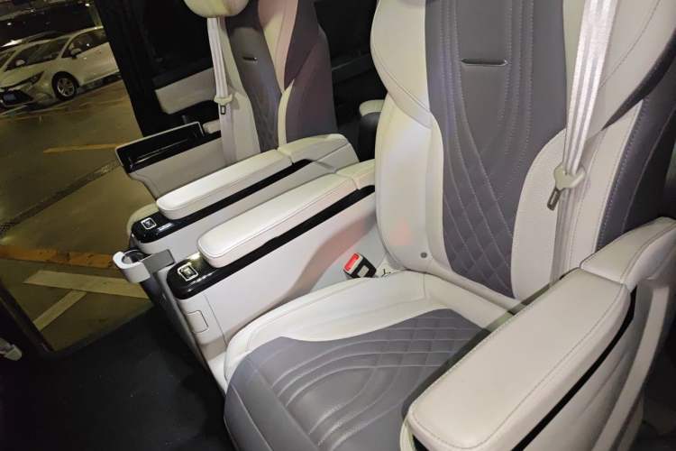 Used SAIC MAXUS G20 2020 2.0T Gasoline Automatic ZhiZun Edition Left Rear Seat