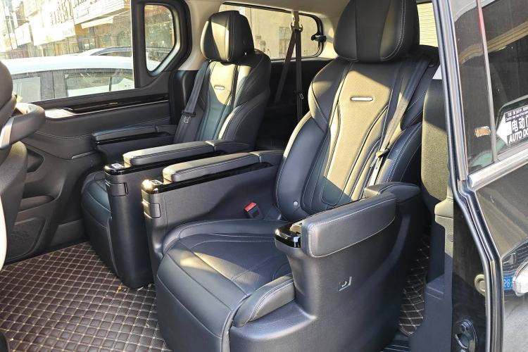 Used SAIC MAXUS G20 2020 2.0T Gasoline Automatic ZhiZun Edition Left Rear Seat